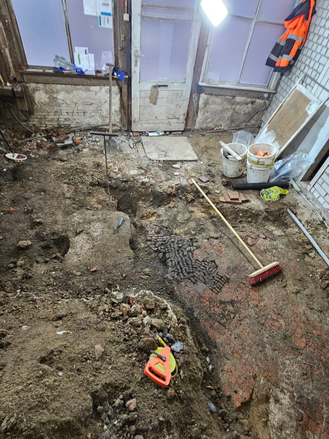 Makabryczne odkrycie w dzielnicy czerwonych latarni. To podłoga z kości