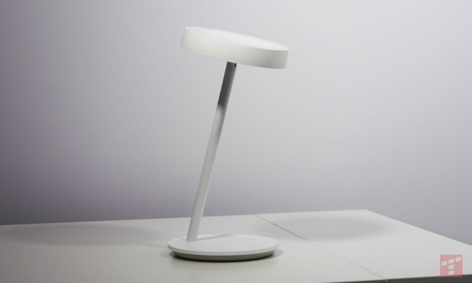 Ta lampka zna sztuczki, których w życiu nie widziałeś. Test WiZ Portrait Desk Lamp