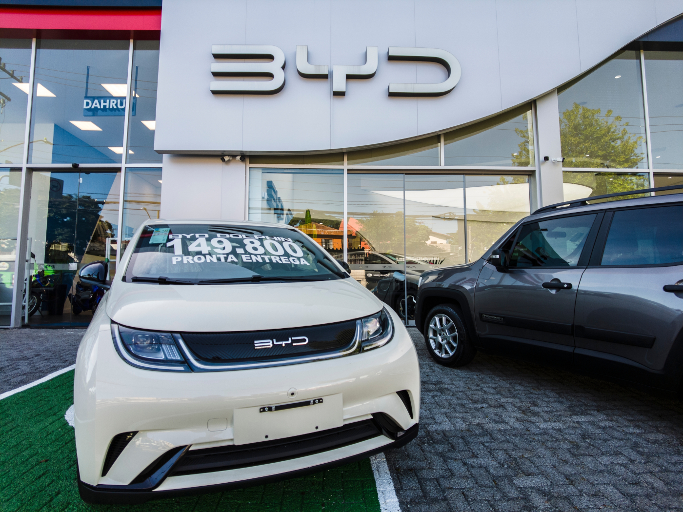 Chiński BYD bije kolejne rekordy. Co z Teslą?