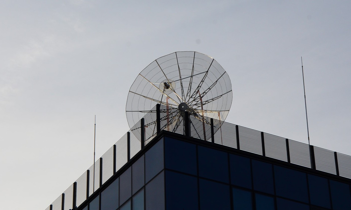 AGH w Krakowie ma nową antenę do komunikacji z satelitami