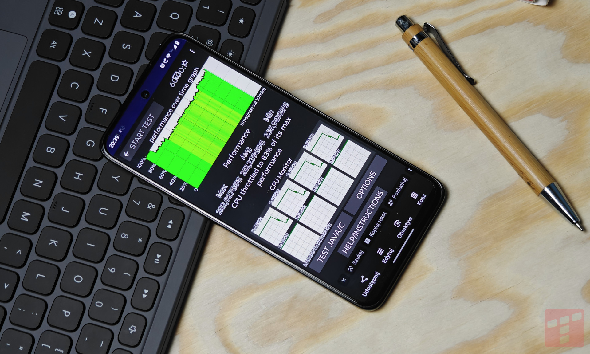 ThinkPhone25 by Motorola: mały twardziel dla biznesmena (test)