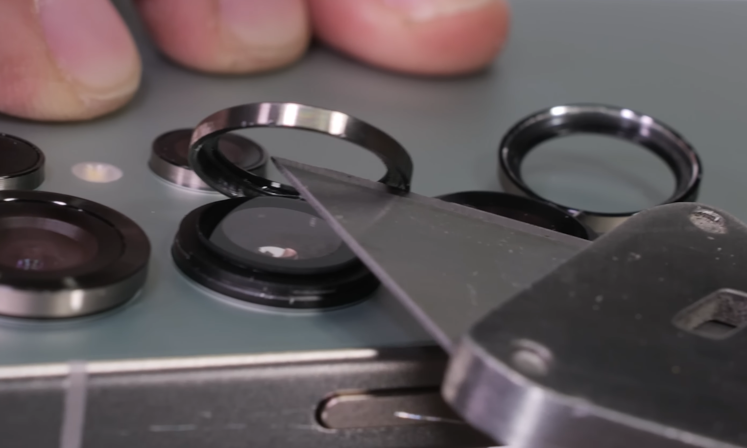 Samsung Galaxy S25 i odpadające aparaty. Afera czy wydmuszka?