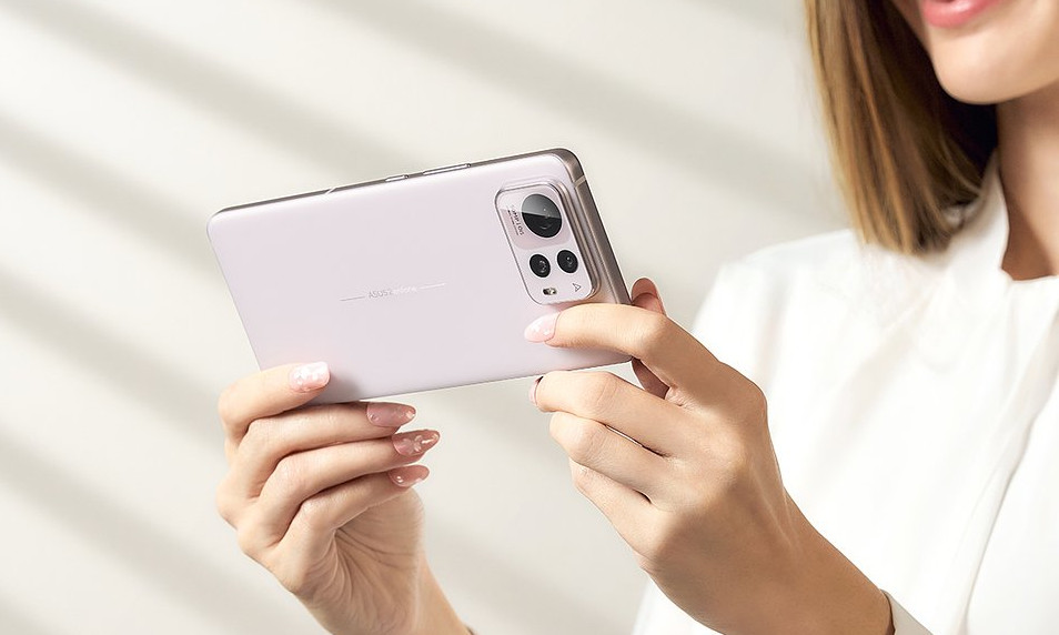 Asus Zenfone 12 Ultra już w Polsce. Cena na start może zachęcać