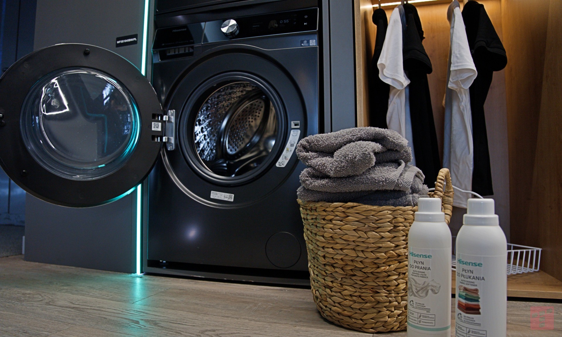 Nastawiają pranie na 12:00. Czekamy na ruch polskich władz