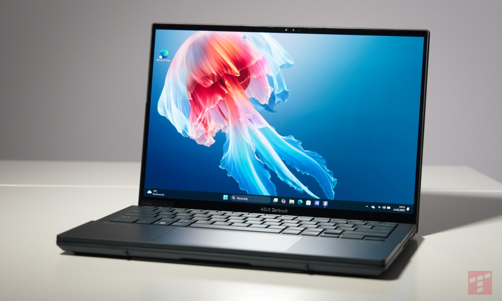 Inne laptopy to przeżytek. ASUS poprawia ideał
