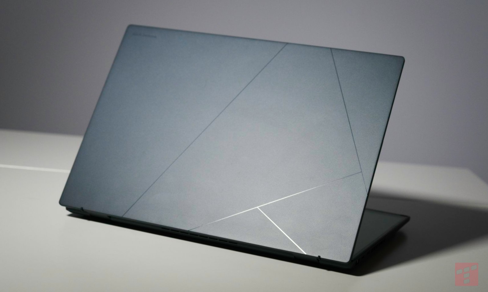Inne laptopy to przeżytek. ASUS poprawia ideał
