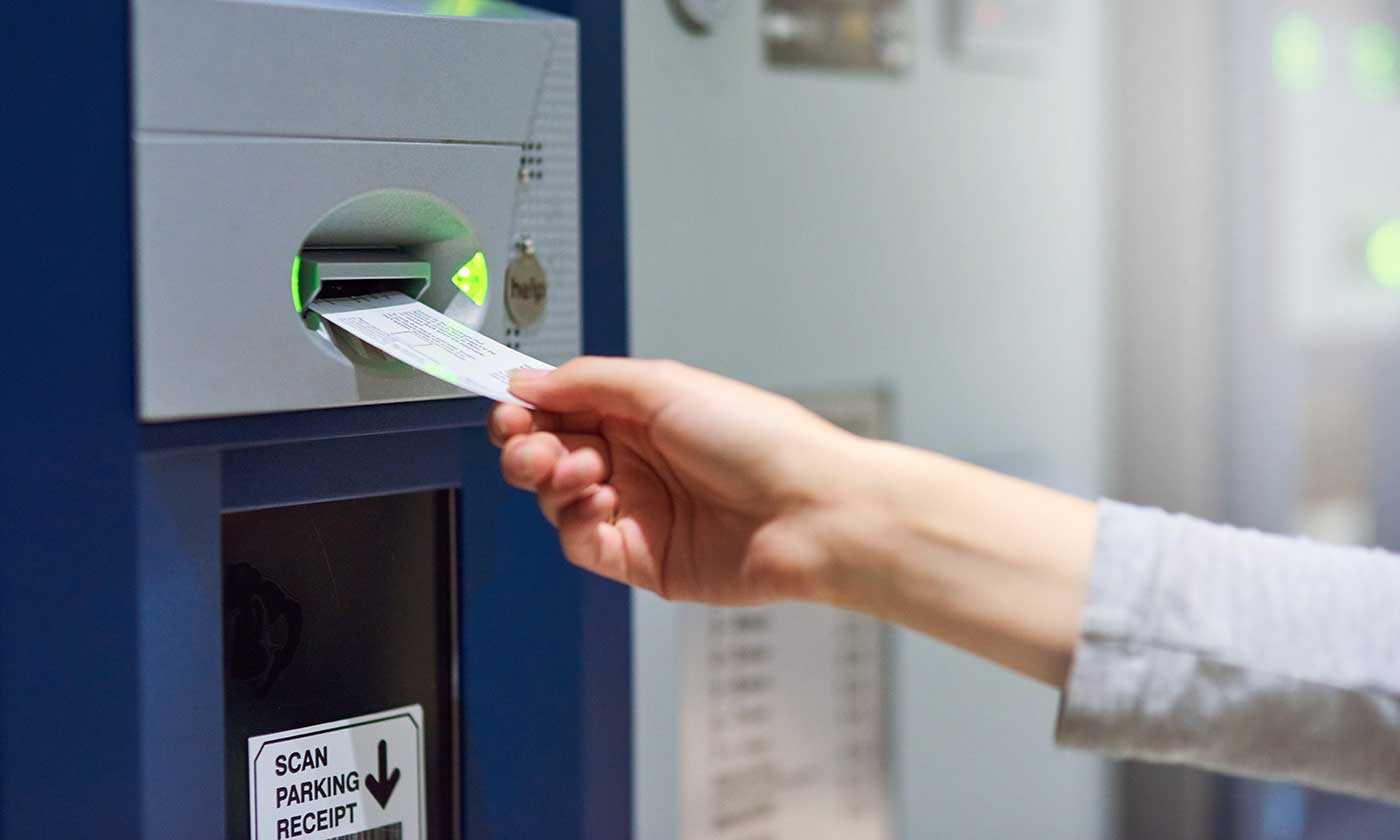 Trzeba mieć bilet parkingowy za szybą? Wielu z nas nie wie o jednym