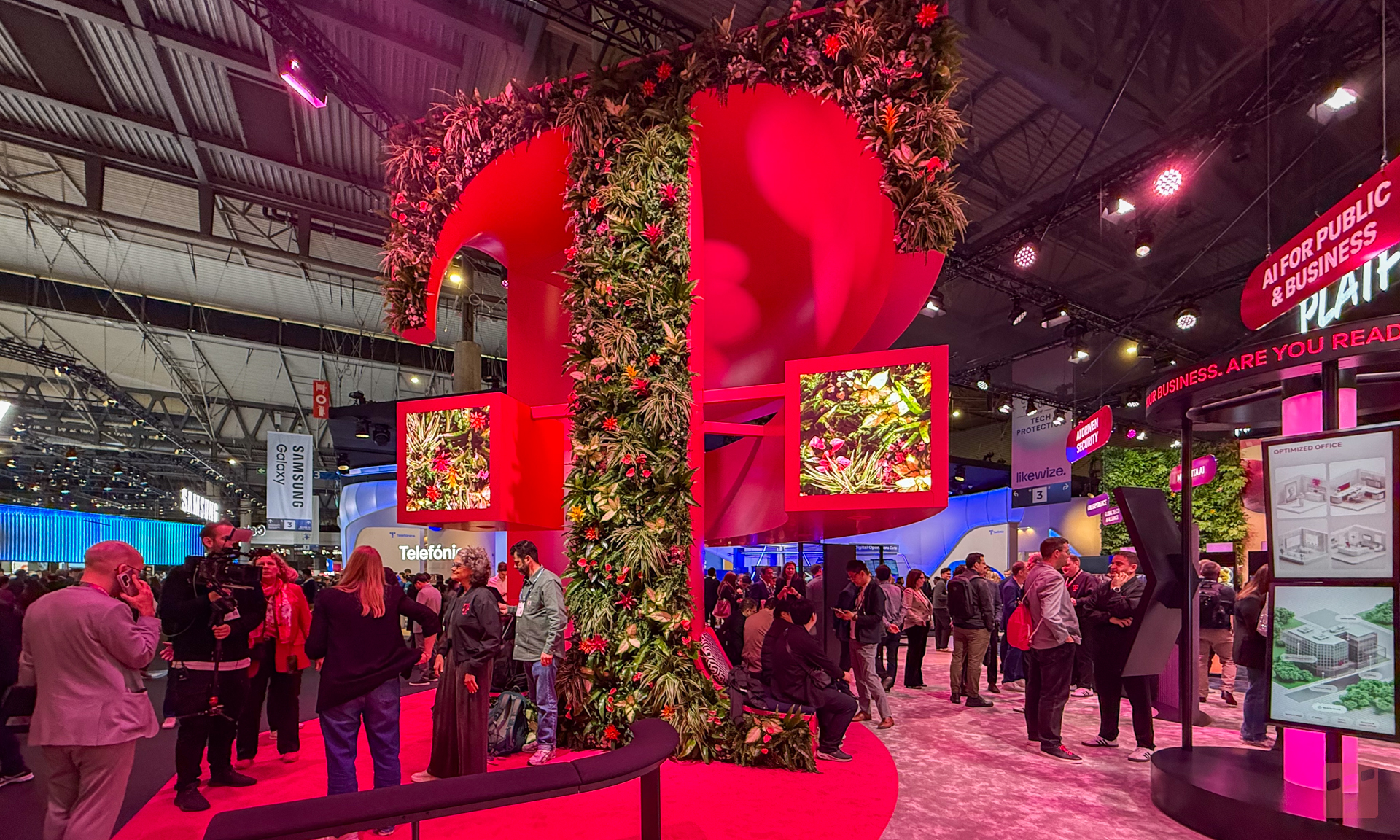Deutsche Telekom i T-Mobile na MWC 2025: sztuczna inteligencja i zasięg z drona