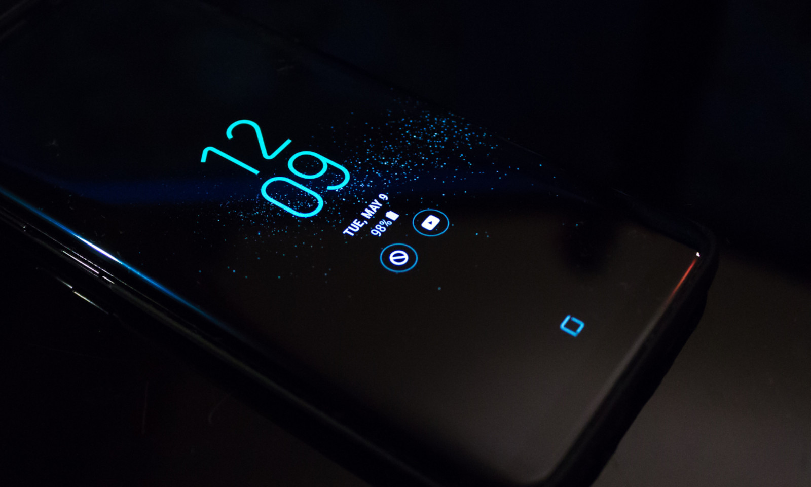 Smartfony ze średniej półki – jakie modele warto kupić w 2025 roku?
