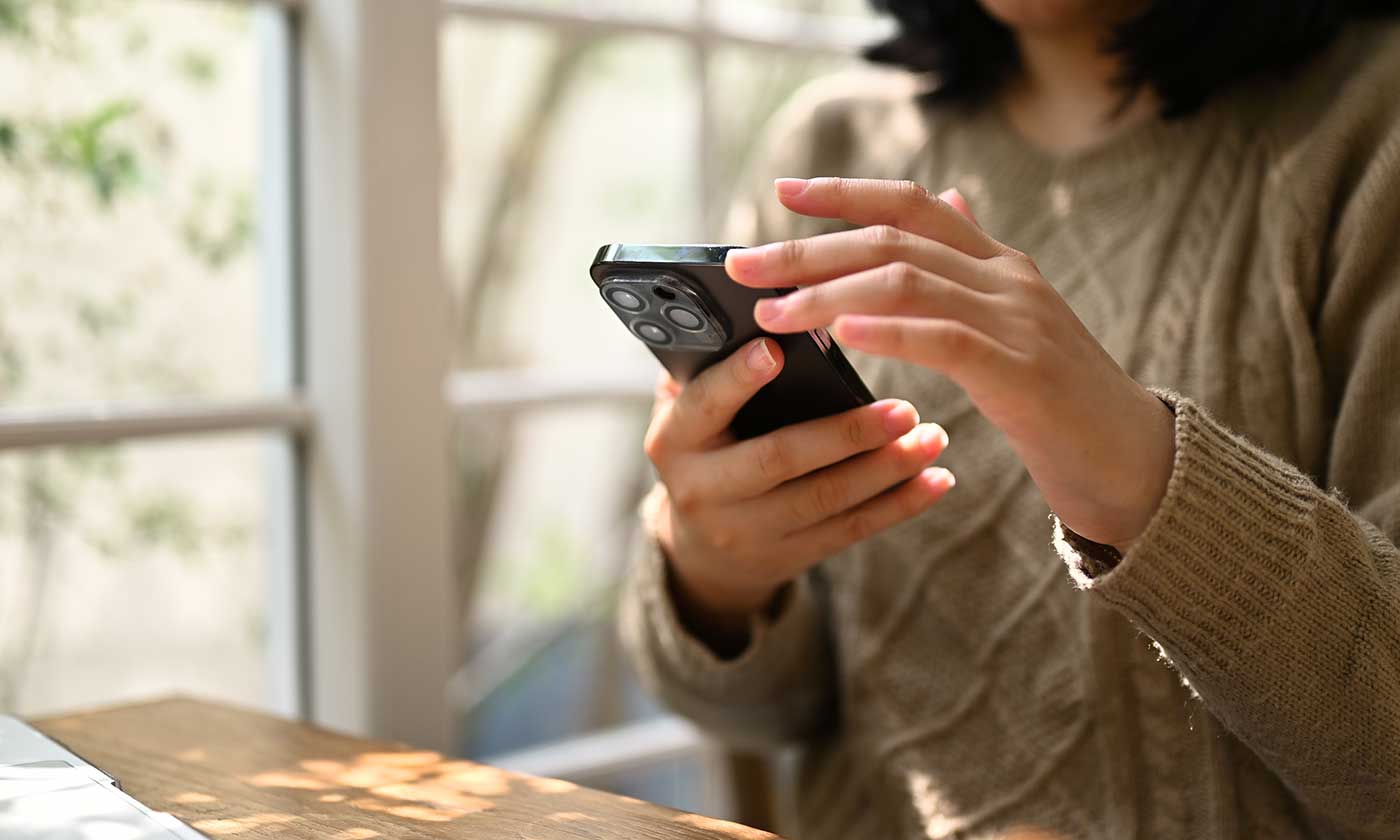Często nieświadomie, ale robimy to na telefonie średnio co 5 minut