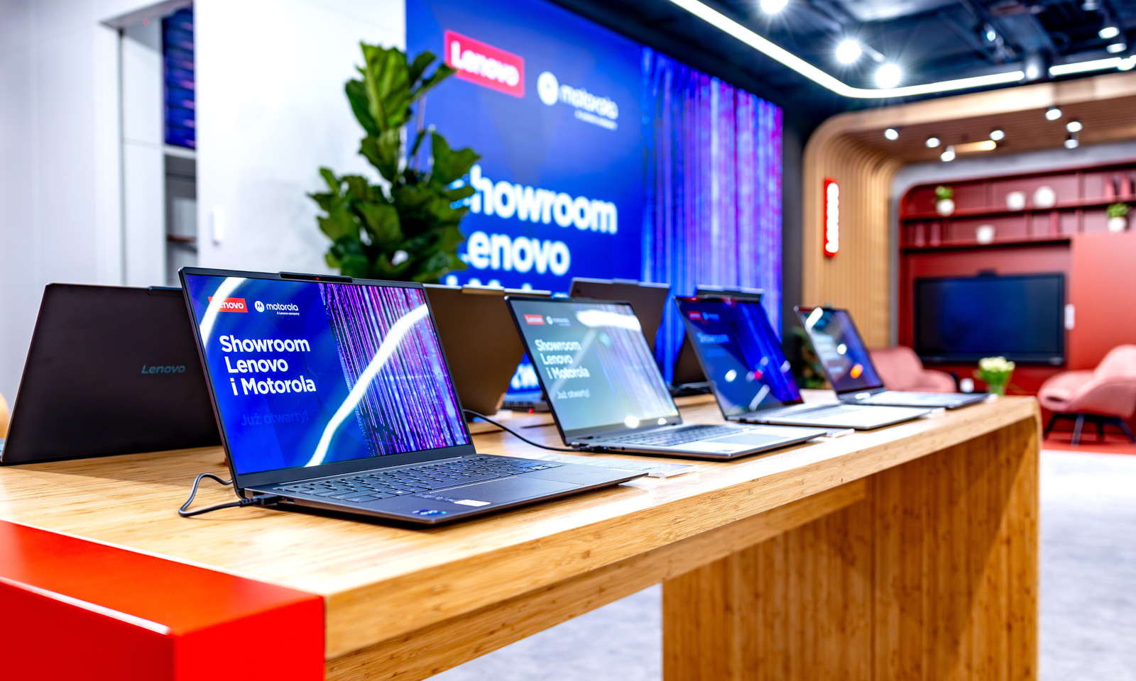 Lenovo i Motorola otwierają pierwszy showroom. Na start promocje