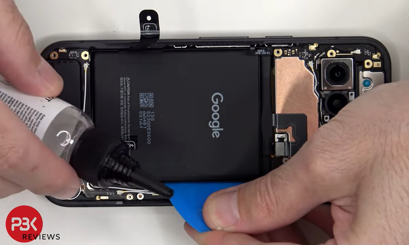 Google Pixel 9a rozebrany na części. Wiemy, co ma w środku i czy łatwo go naprawić