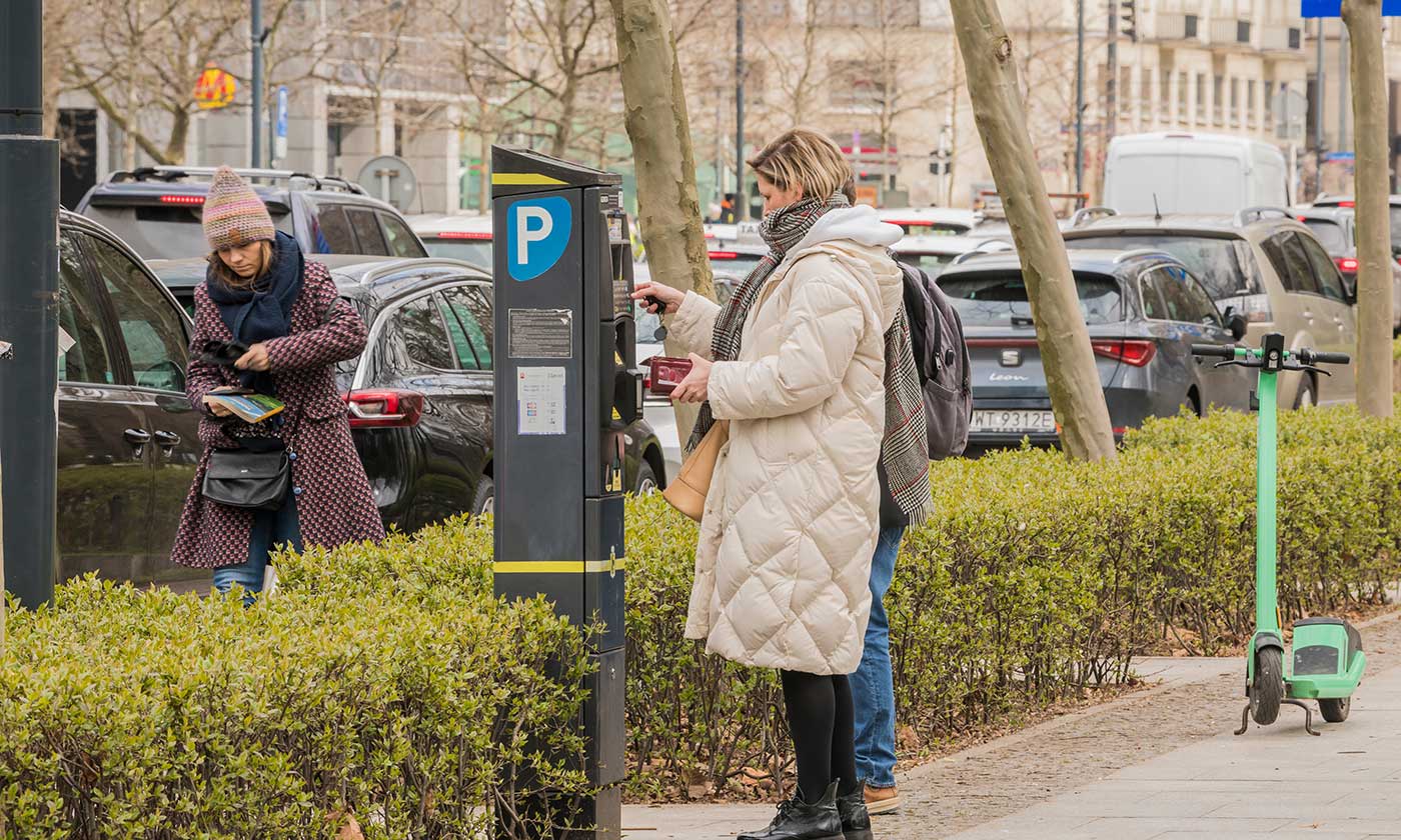 Parkomaty nie przyjmą już gotówki. Zmiany w jednym z dużych miast
