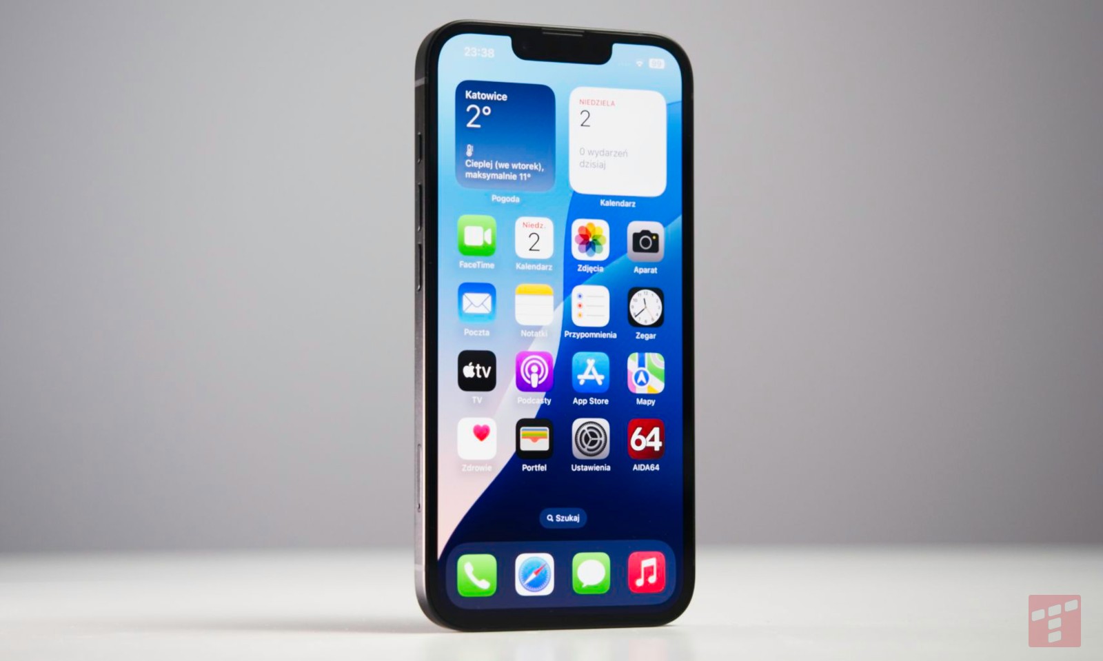 Niech bieda hejtuje – ja go uwielbiam. Test iPhone 16e