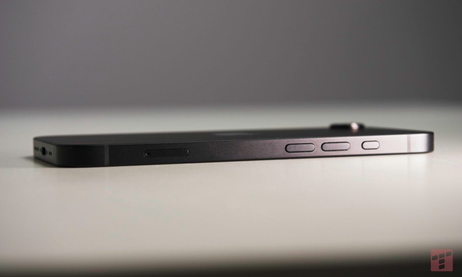 Niech bieda hejtuje – ja go uwielbiam. Test iPhone 16e