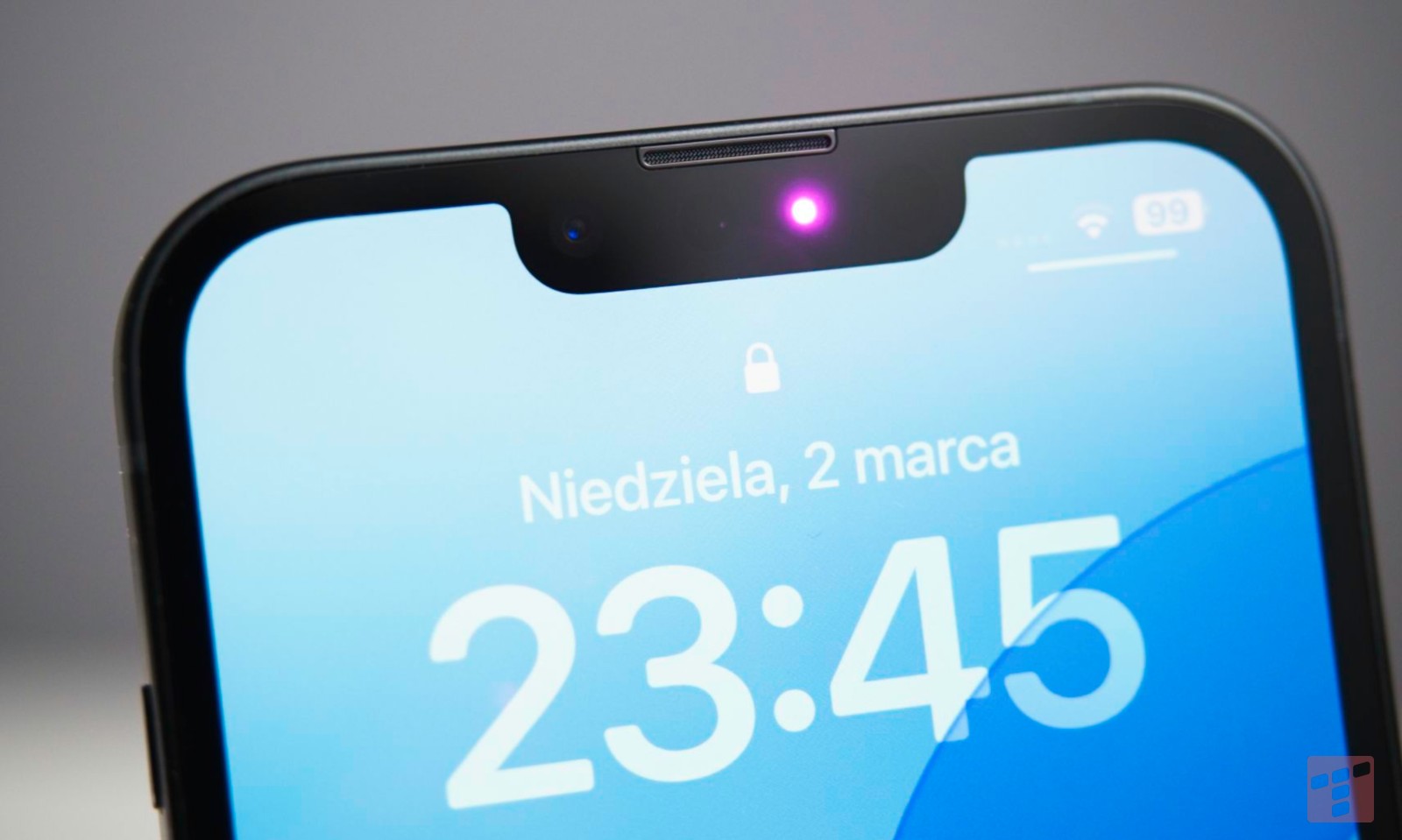Niech bieda hejtuje – ja go uwielbiam. Test iPhone 16e