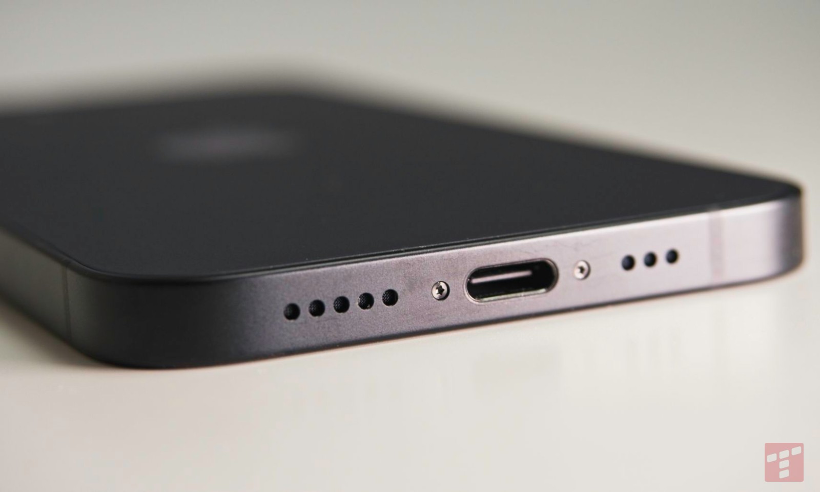 Niech bieda hejtuje – ja go uwielbiam. Test iPhone 16e
