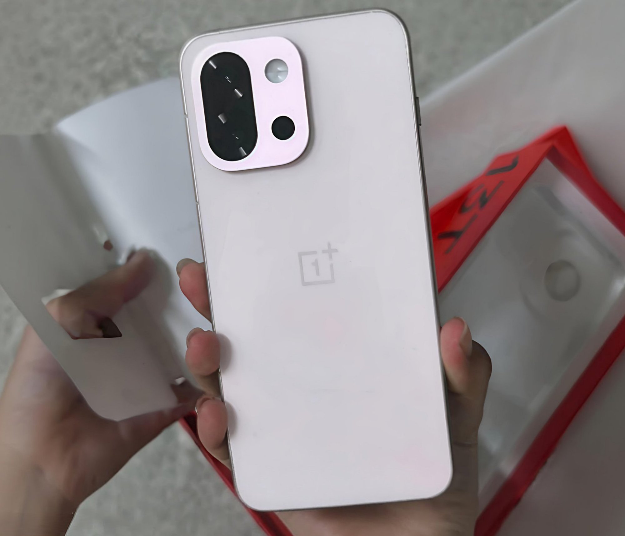 OnePlus 13T – wygląd i kolory ujawnione przed premierą