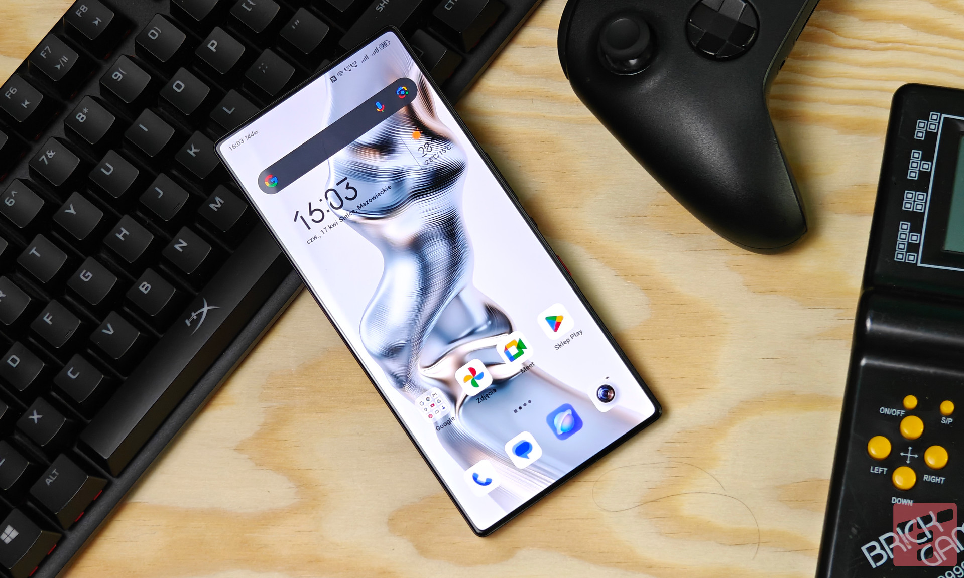 Redmagic 10 Pro: Ekran bez wycięcia i bateria 7050 mAh (test)