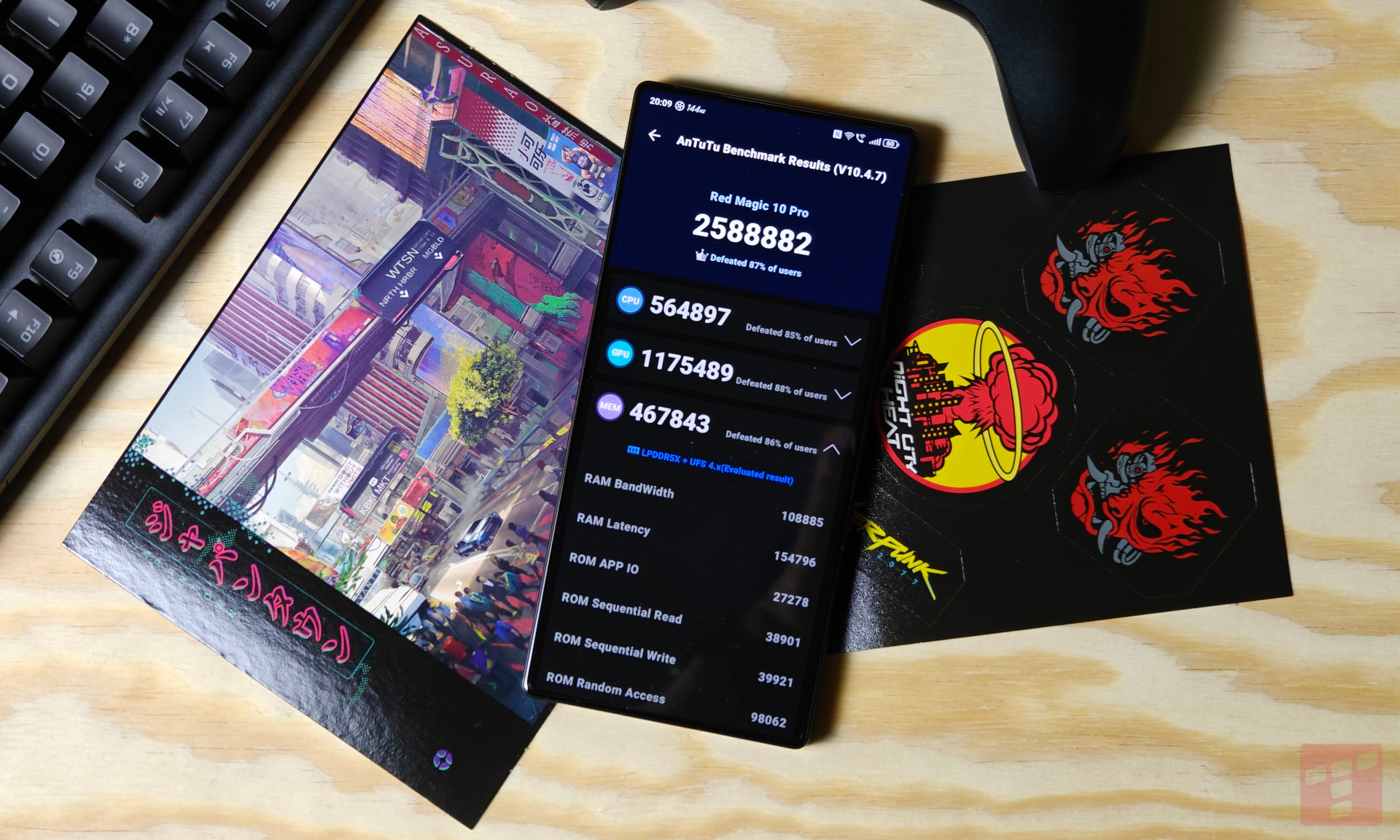 Redmagic 10 Pro: Ekran bez wycięcia i bateria 7050 mAh (test)