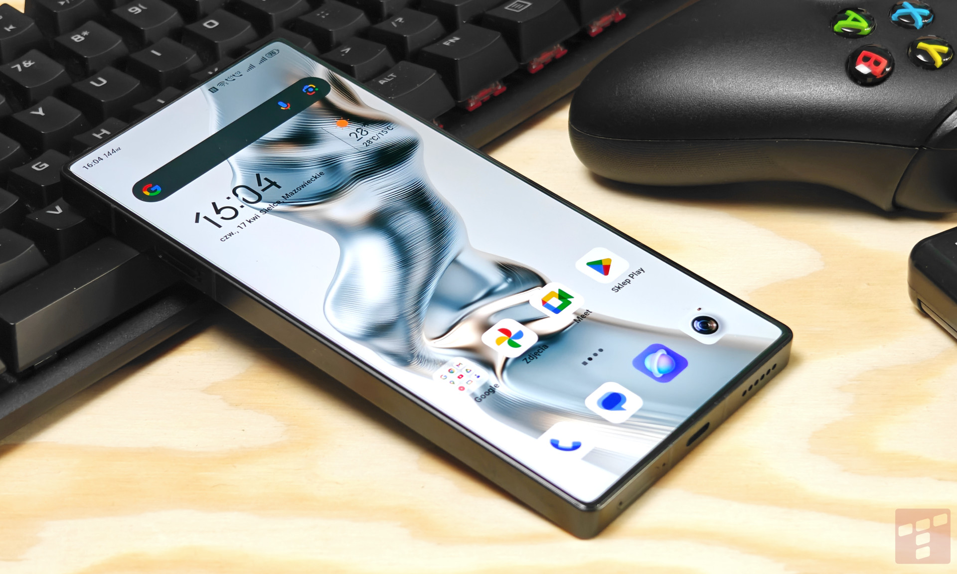 Redmagic 10 Pro: Ekran bez wycięcia i bateria 7050 mAh (test)