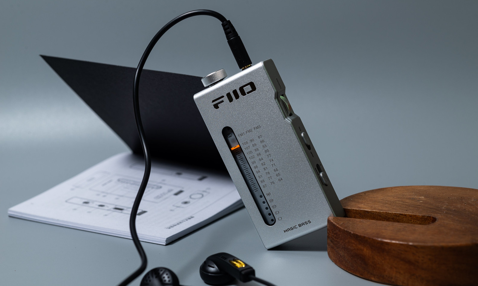 FiiO RR11 – przenośne radio i wzmacniacz słuchawkowy w jednym