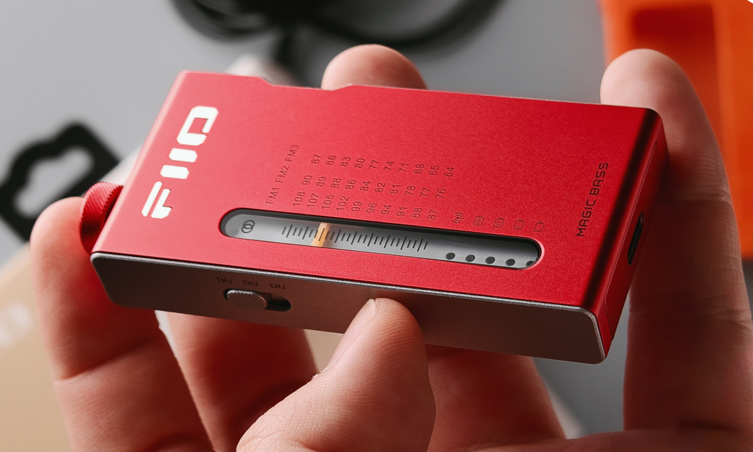 FiiO RR11 – przenośne radio i wzmacniacz słuchawkowy w jednym