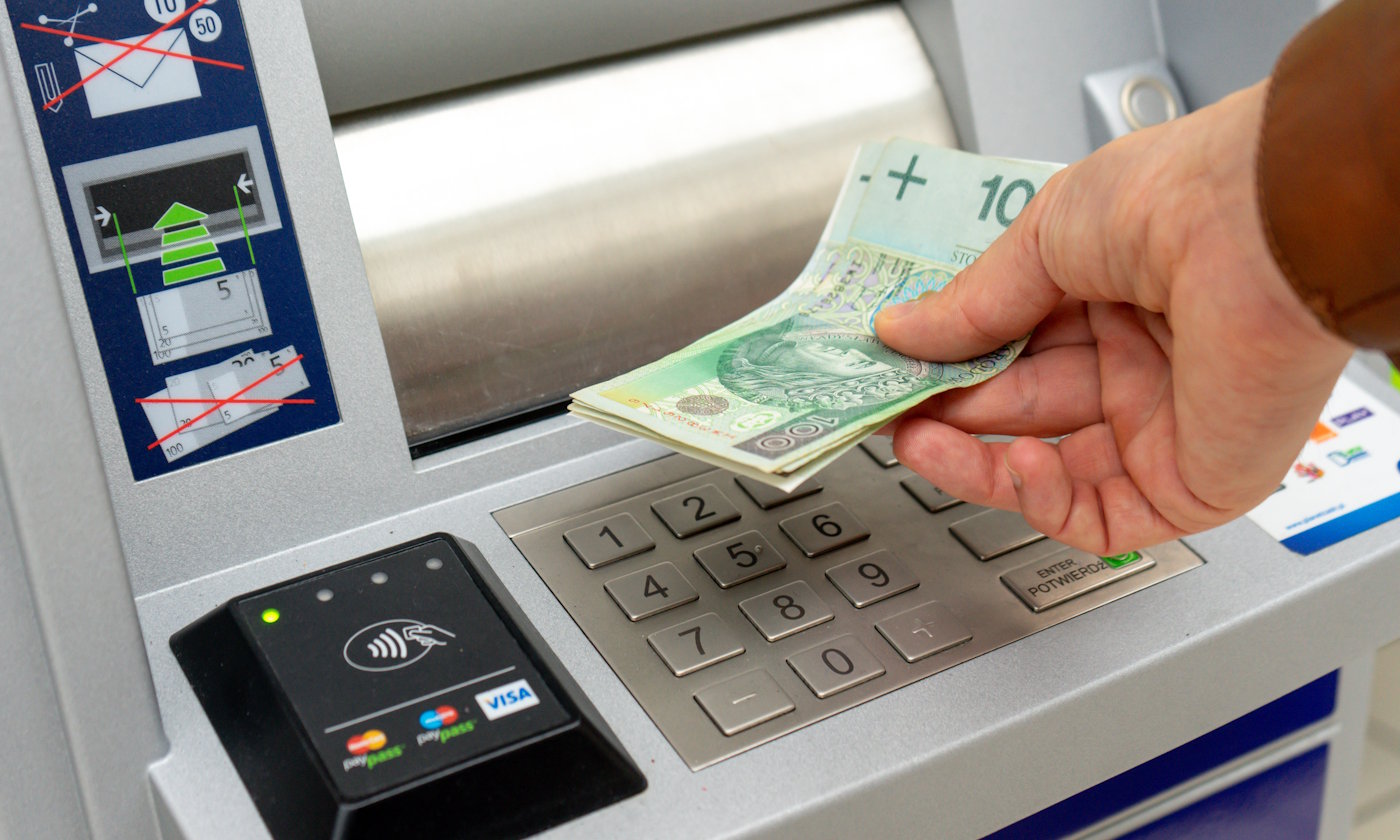 Strzyżenie bankomatów w Polsce trwa. Liczby nie kłamią