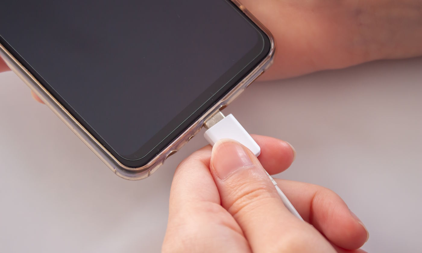 Ładujesz tak telefon? Igrasz z losem