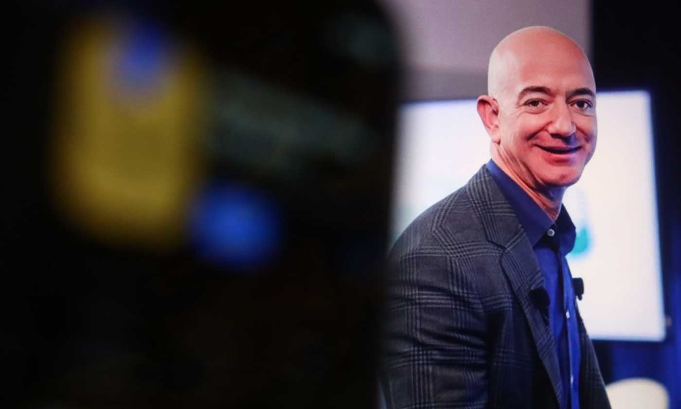 To właśnie on jest bogatszy niż Bezos. Zmiana na szczycie rankingu