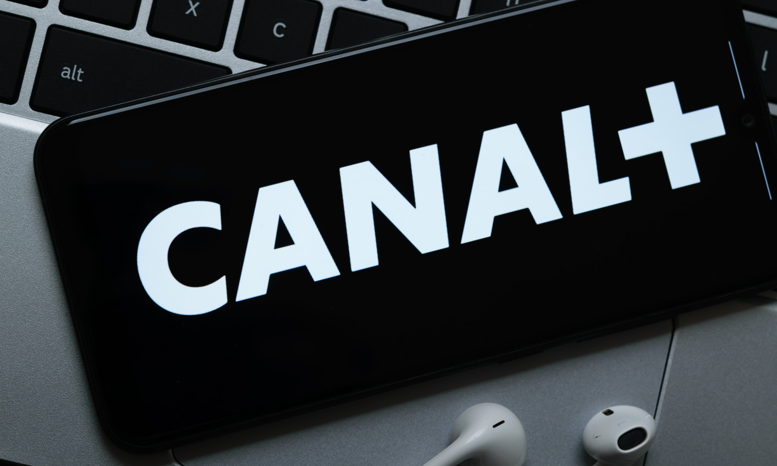 CANAL+ daje więcej GB w ofertach na telefon komórkowy i internet