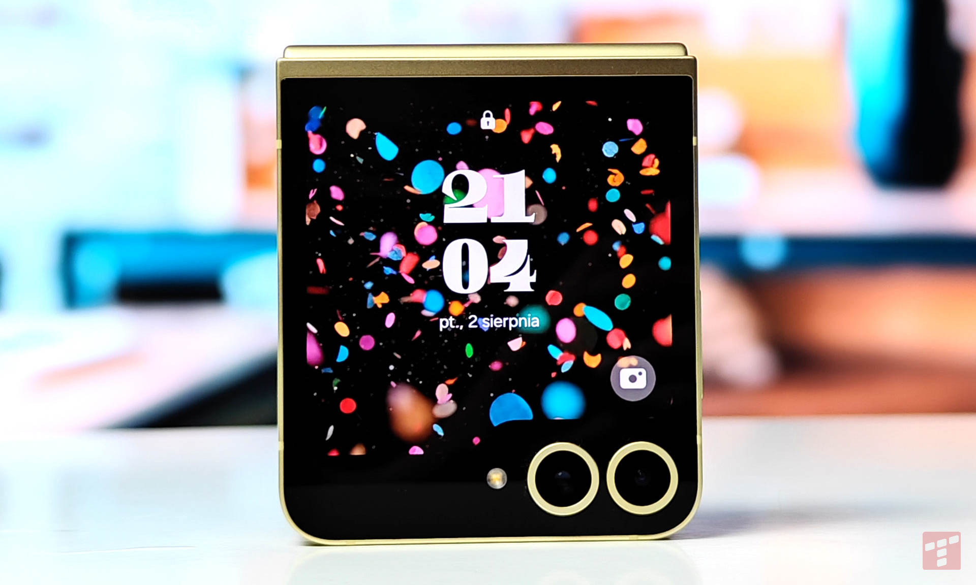 Wyciek z One UI 8 potwierdza: Galaxy Z Flip7 dostanie większy ekran zewnętrzny