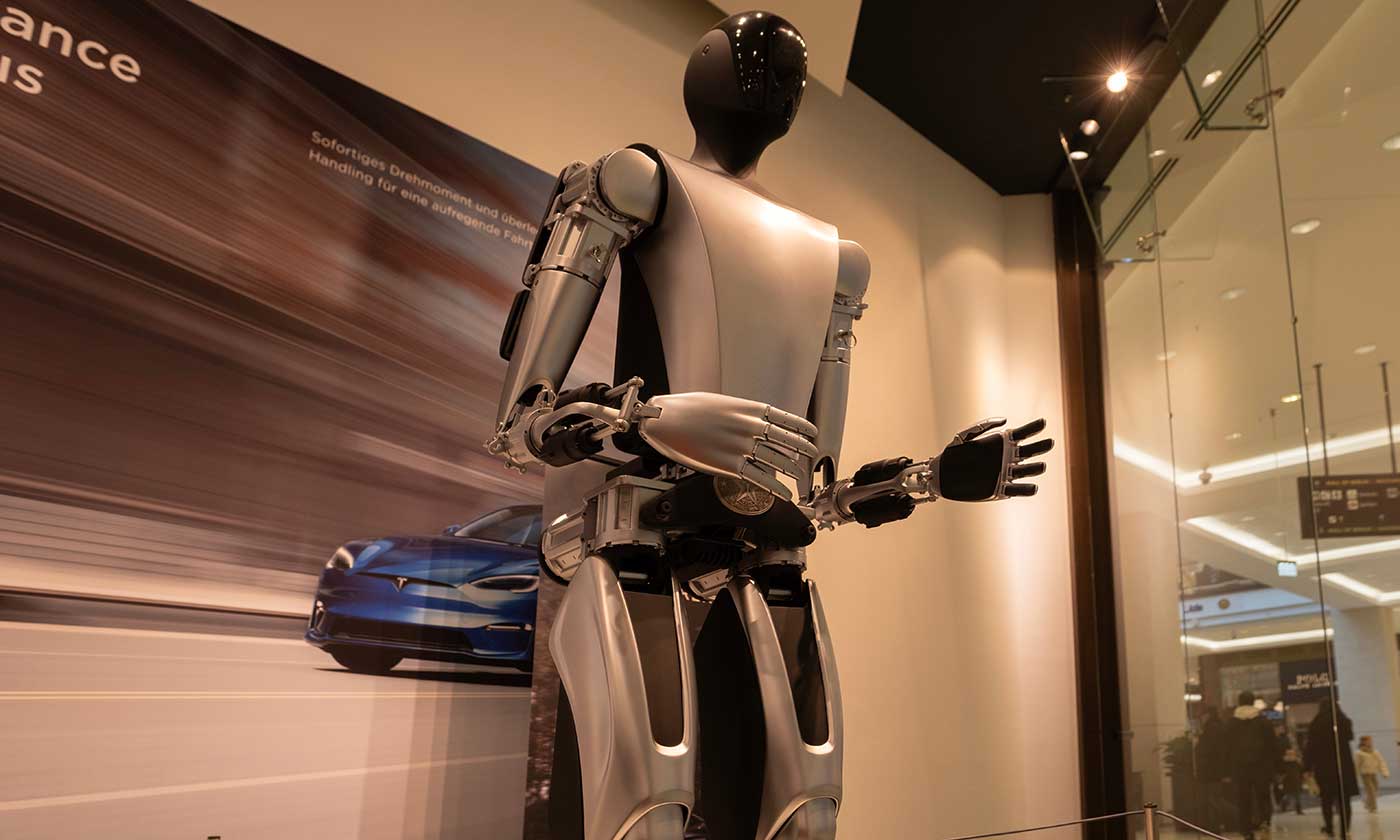 Robot Tesli tańczy jak szalony. Nowy film robi wrażenie