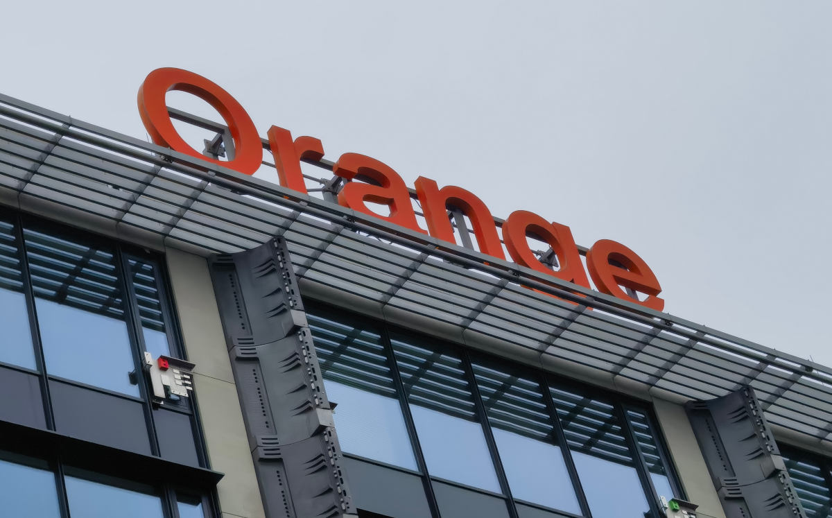 Orange wyciąga wtyczkę. Kolejni klienci muszą wymienić telefony