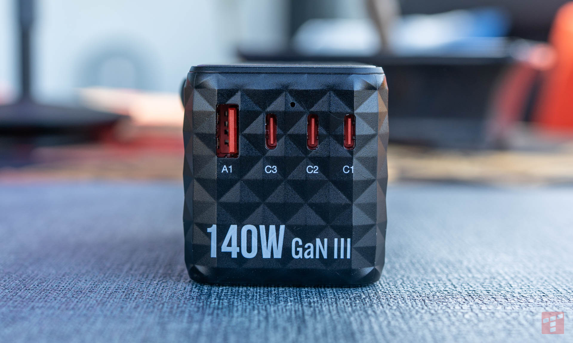 Verbatim Charge ‘n’ Travel Diamond 140W – jeden adapter, by rządzić wszystkimi gniazdkami (test)