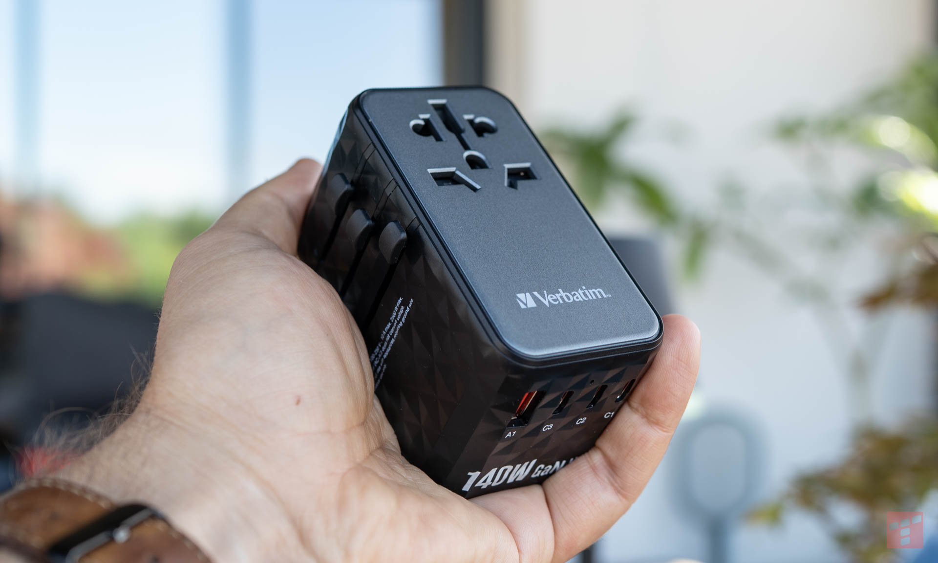 Verbatim Charge ‘n’ Travel Diamond 140W – jeden adapter, by rządzić wszystkimi gniazdkami (test)