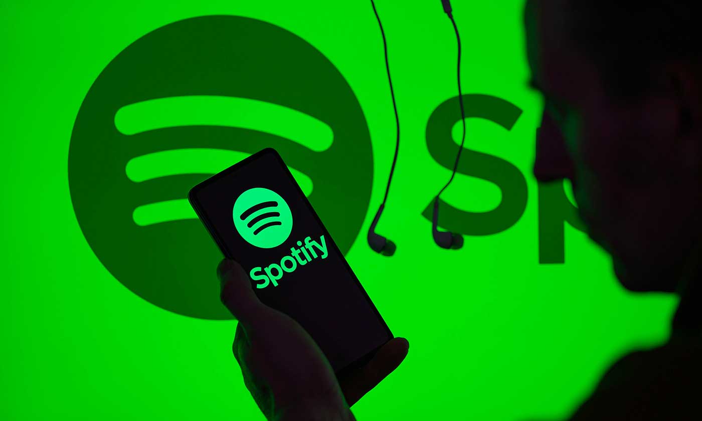 Spotify w centrum afery. Platforma usuwa niektóre podcasty