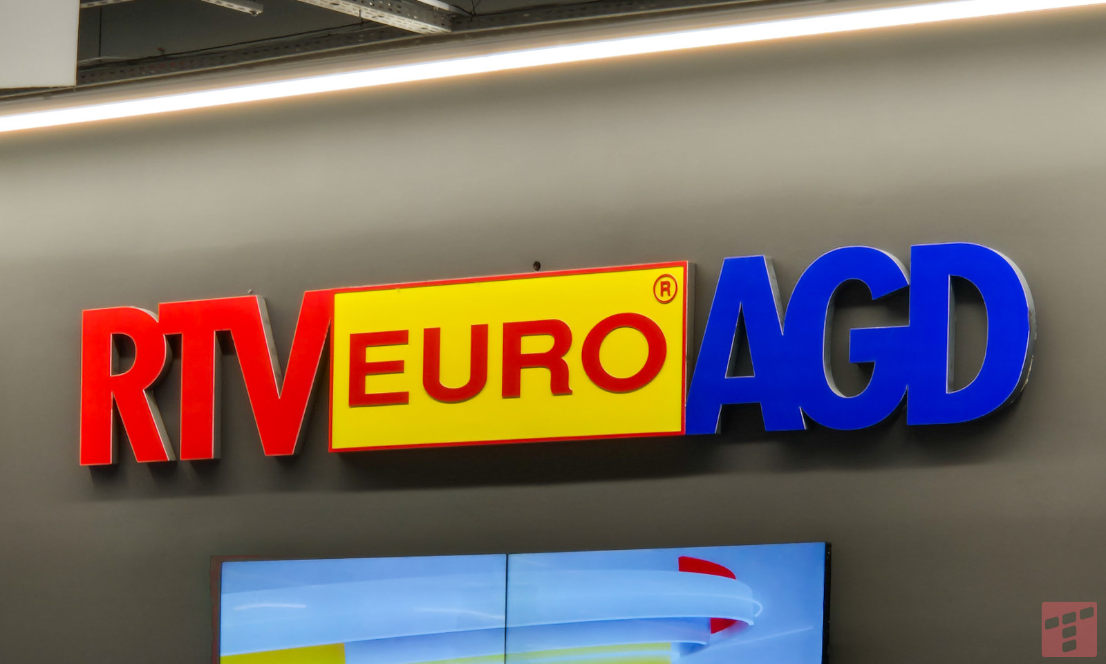 Ten telefon to petarda. RTV Euro AGD zrobiło na niego promocję