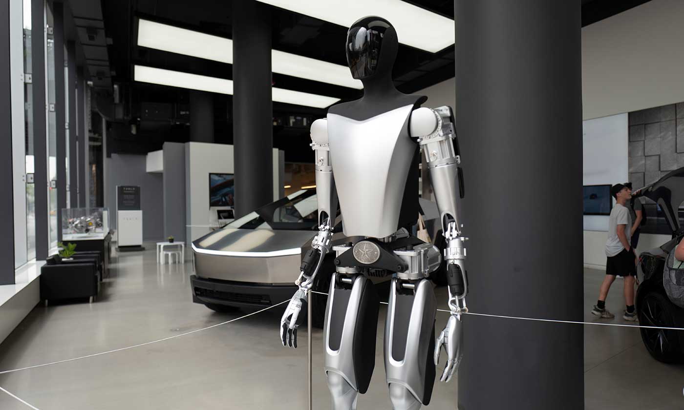 Robot Tesli zaskakuje po raz kolejny. Już nie tylko tańczy