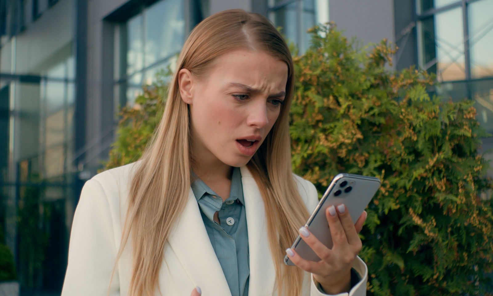Polacy dostają osobliwe SMS-y. Tylko jedna reakcja jest dobra
