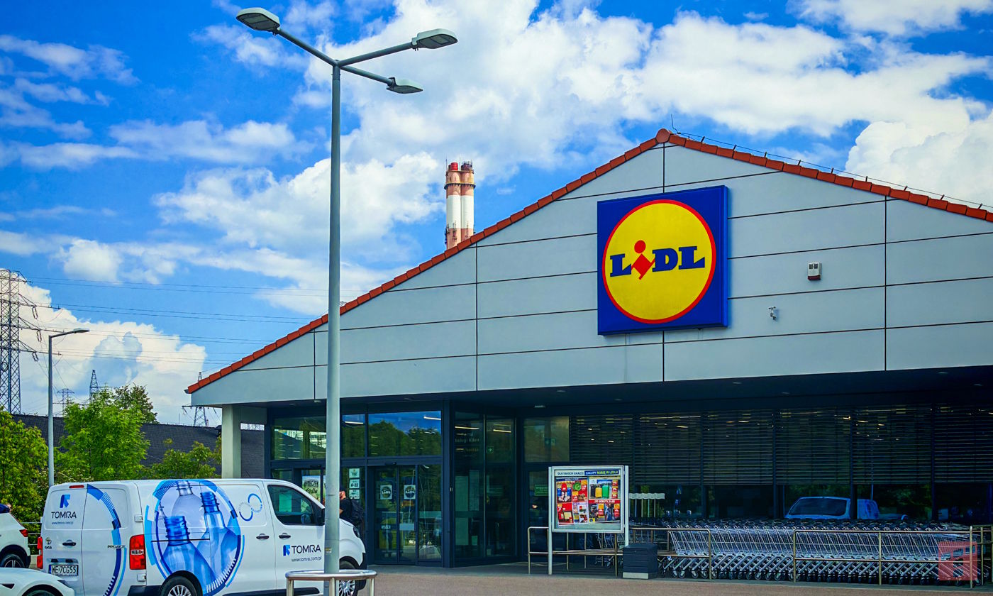 Lidl pozamiatał. Ponad 3 razy taniej niż konkurencja