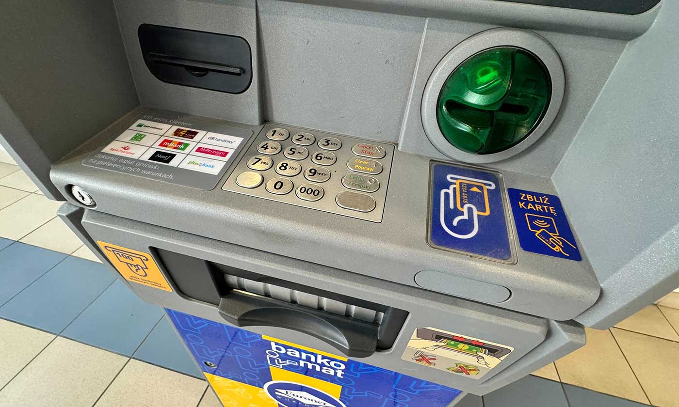 Bankomat wyrzucił 3000 zł. Ale, właściciela już nie było przy maszynie
