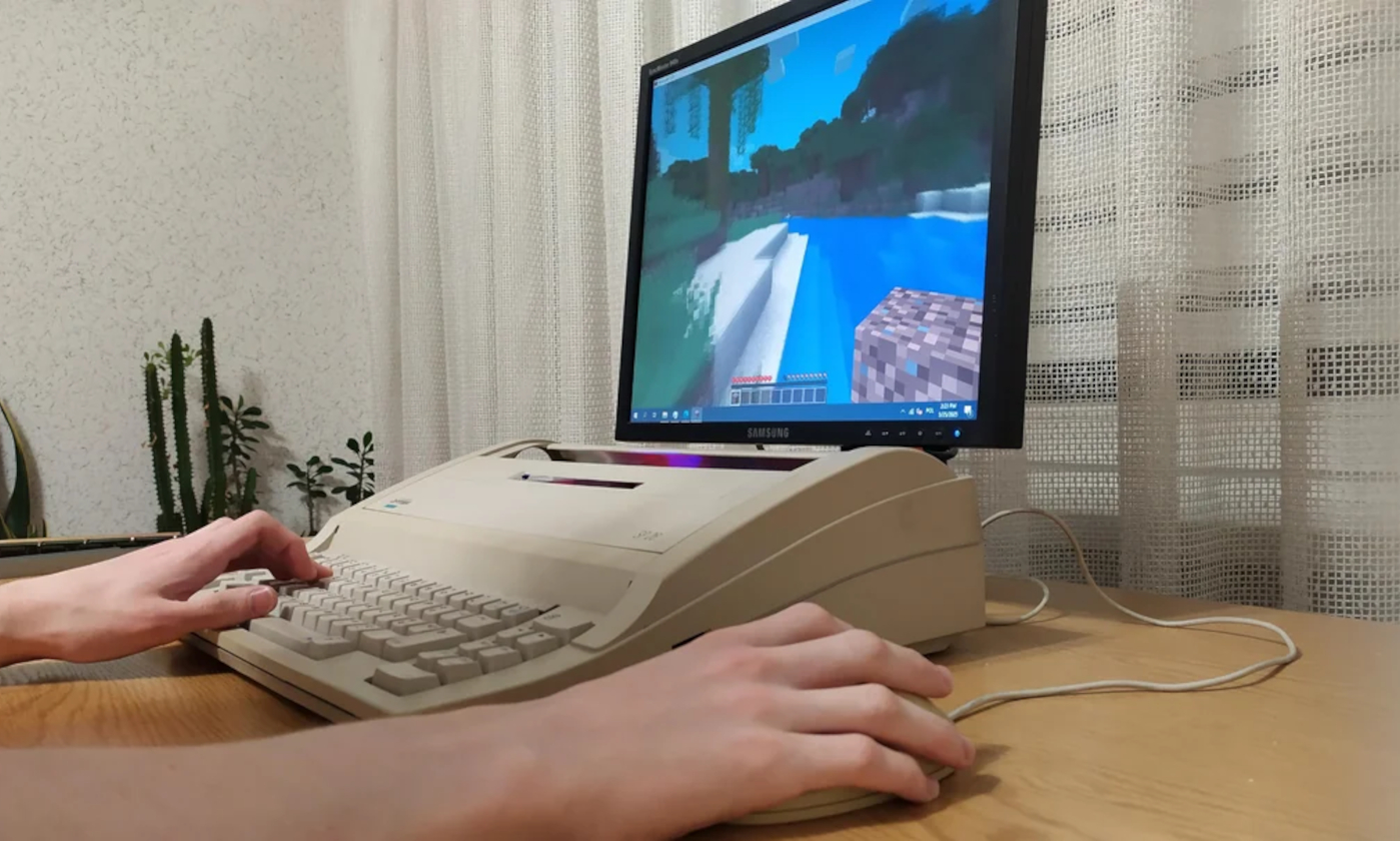 Polak potrafi. Przerobił starą maszynę do pisania w gamingowy komputer