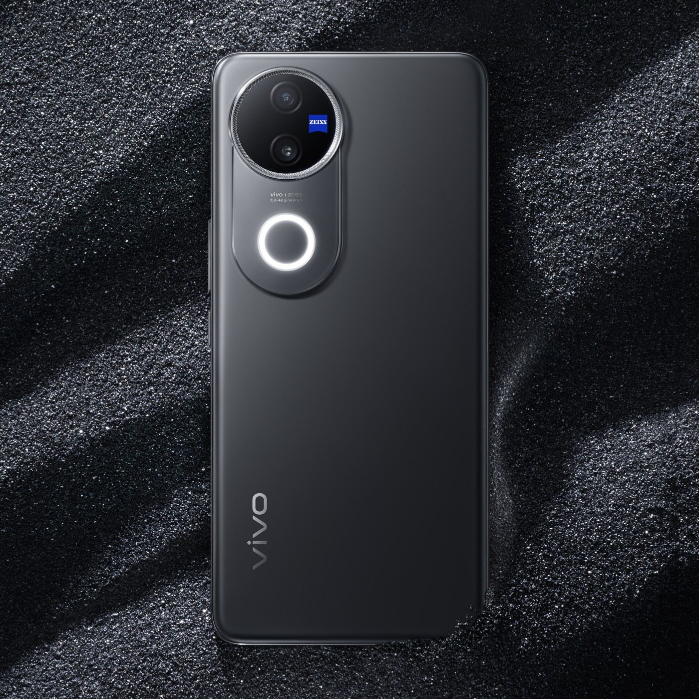 Vivo V50 5G debiutuje w Polsce. Smartfon kusi aparatami i baterią