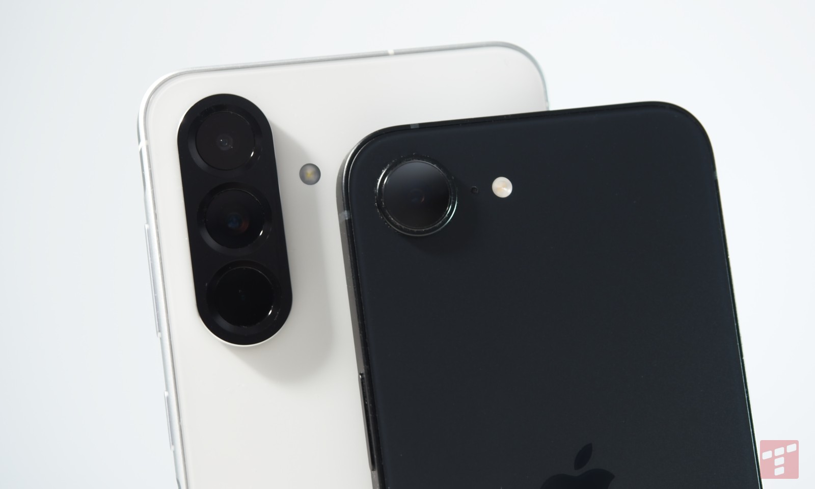 Galaxy A56 rozklepał iPhone'a. Można się rozejść