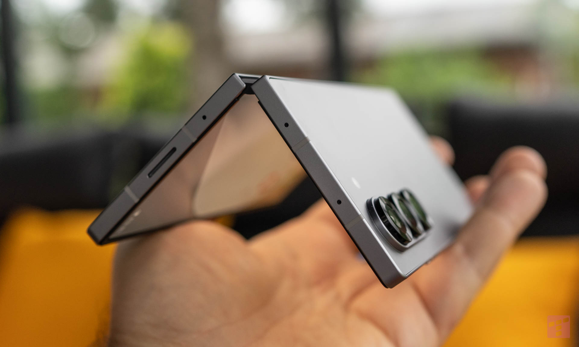 Samsung wciąż na czele, ale konkurencja zmniejsza dystans