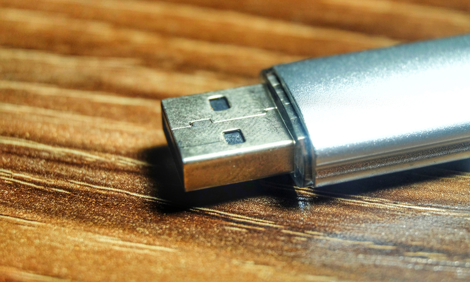 Urzędy kupiły pendrive z Chin. W całym kraju podniesiono alarm