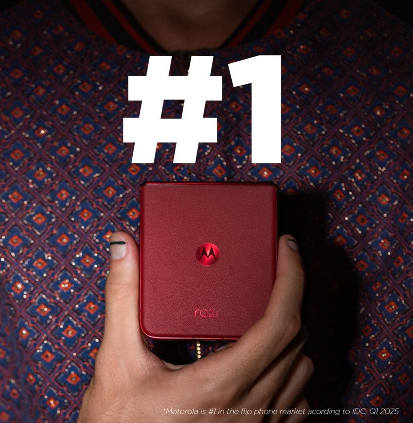 Samsung przegrał z Motorolą? RAZR to podobno numer 1 wśród składaków