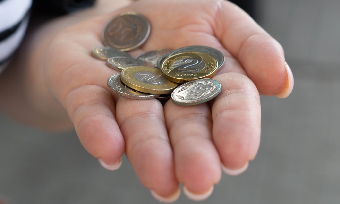 Płacisz gotówką? Nie wywracaj oczami, sprzedawca ma takie prawo