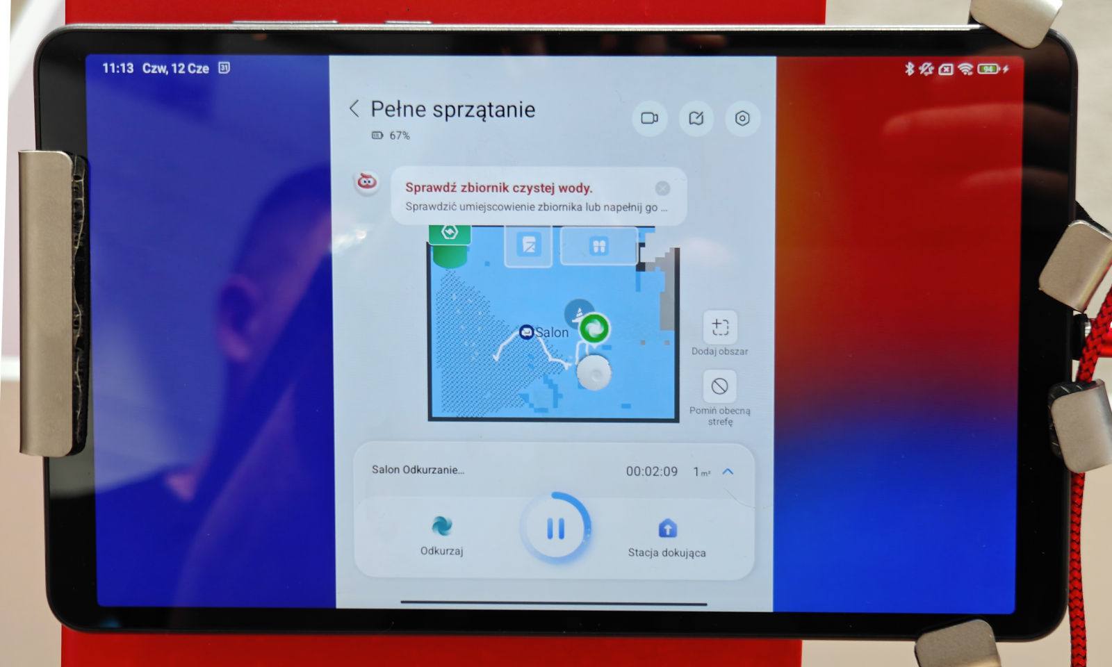 Roborock Saros Z70 pozbiera zabawki i skarpetki. Zobacz go w akcji